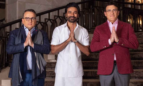 ரூஸோ சகோதரர்களுடன் பாரம்பரிய உடையில் தனுஷ்.. வைரலாகும் புகைப்படம்..