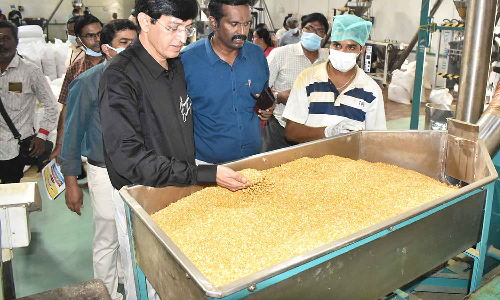 பொது வினியோக பொருட்கள் கடத்தலை தடுக்க பொதுமக்கள் ஒத்துழைக்க வேண்டும்- ராதாகிருஷ்ணன்