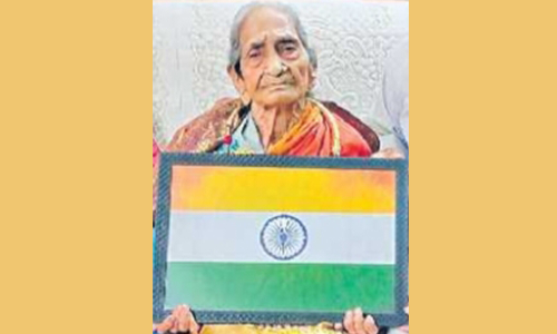 ஆந்திராவில் முதன்முதலில் தேசியக்கொடி தயாரித்த 100 வயது மூதாட்டி மரணம்