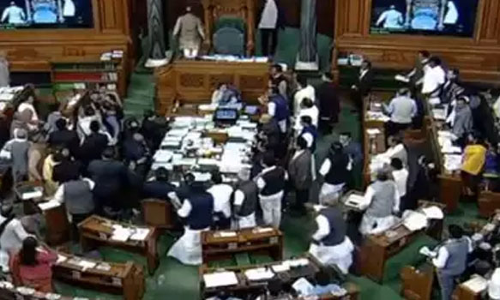 எதிர்க்கட்சிகளின் அமளியால் மக்களவை மீண்டும் ஒத்திவைப்பு