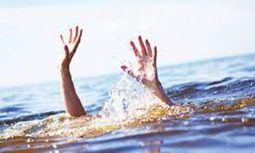 கொள்ளிடம்  ஆற்றை கடக்க முயன்ற போது படகு கவிழ்ந்து பெண் பலி