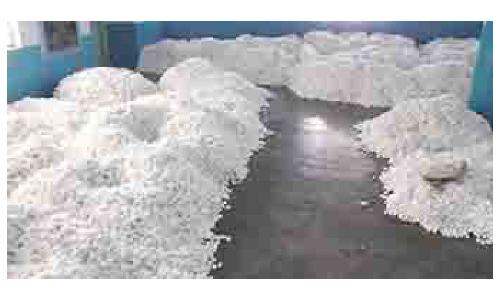 தருமபுரி பட்டுக்கூடு அங்காடியில்  வெளி மாவட்ட விவசாயிகள் வருகையால்   ரூ.1.79 கோடிக்கு பட்டுக்கூடு விற்பனை