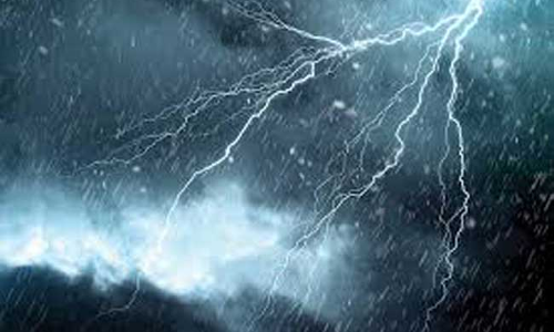 இடியுடன் கூடிய பலத்த மழை