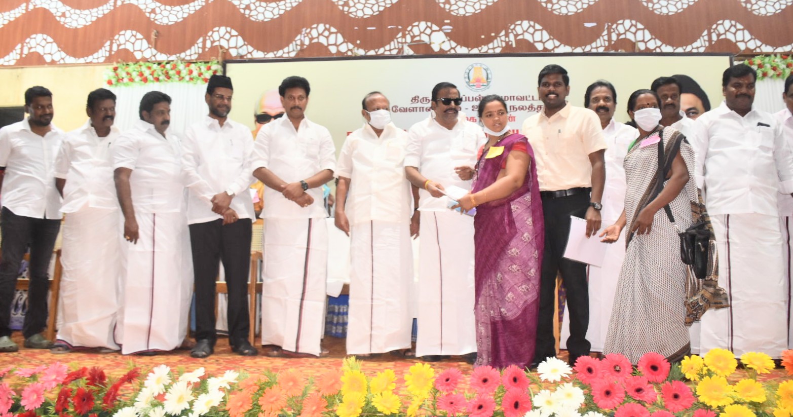 3175 விவசாயிகளுக்கு ரூ11.15 கோடி நலத்திட்ட உதவிகள் 3175 விவசாயிகளுக்கு ரூ11.15 கோடி நலத்திட்ட உதவிகள்