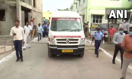 உயிரிழந்த பள்ளி மாணவி ஸ்ரீமதியின் உடல் பெற்றோரிடம் ஒப்படைப்பு