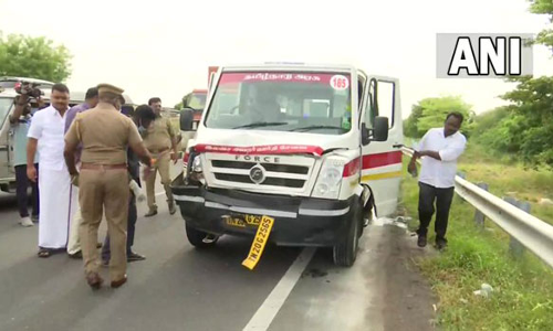 மாணவியின் உடலை கொண்டு சென்றபோது விபத்தில் சிக்கிய ஆம்புலன்ஸ்