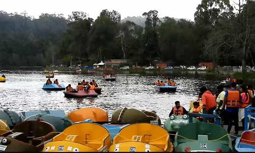 கொடைக்கானலில் இதமான சாரலுடன் குளுகுளு சீசன் சுற்றுலா பயணிகள் குவிந்தனர்
