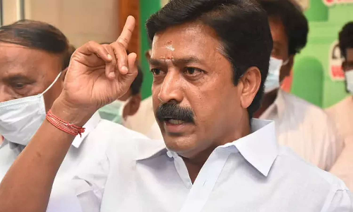 அதிமுக அலுவலகத்தில் அசல் பத்திரங்கள் அனைத்தும் கொள்ளை- போலீஸ் நிலையத்தில் சி.வி.சண்முகம் புகார்