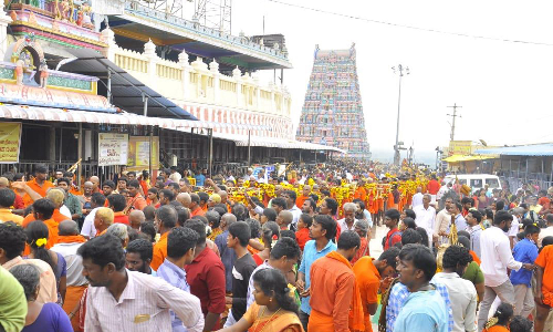 ஆடிக்கிருத்திகை: திருத்தணி முருகன் கோவிலில் பக்தர்கள் குவிந்தனர்