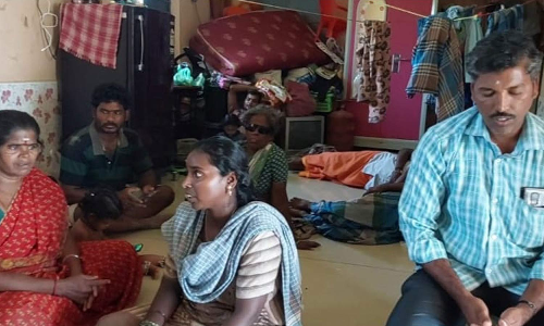 வாலாஜாபாத் அருகே சாலை விரிவாக்க பணிக்காக வீடுகளை இழந்தவர்கள் தவிப்பு