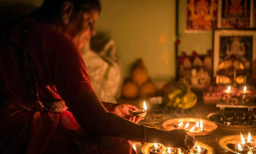 வாஸ்துபடி விளக்கு ஏற்றினால் என்ன பலன்கள் கிடைக்கும்...