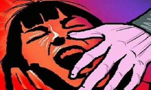 மனைவி-குழந்தையை அறையில் பூட்டி வைத்து சித்ரவதை