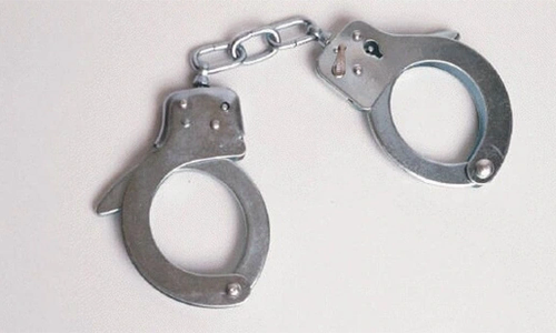 அனுமதியின்றி மது விற்ற 4 பேர் கைது