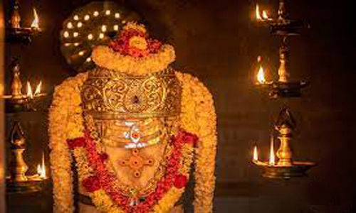 கன்னியாகுமரி குகநாதீஸ்வரர் கோவிலில் பக்தர்கள் காவடி எடுத்து ஊர்வலம்