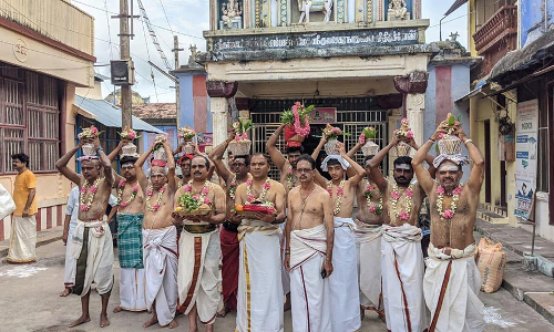 செங்கோட்டை நித்திய கல்யாணி அம்மன் கோவிலில் பக்தர்கள் பால்குட ஊர்வலம்