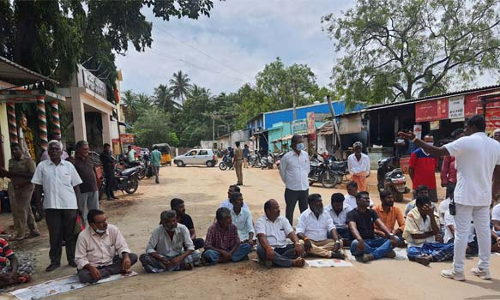 துடியலூர் அருகே பொதுமக்கள் சாலை மறியல்