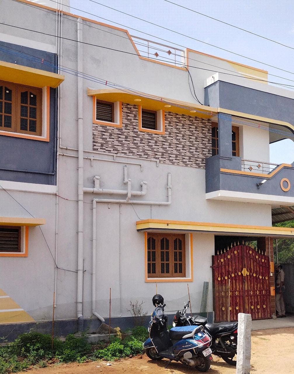 அரசு டாக்டர் வீட்டில் பூட்டை உடைத்து 200 பவுன் நகைகள் கொள்ளை அரசு டாக்டர் வீட்டில் பூட்டை உடைத்து 200 பவுன் நகைகள் கொள்ளை