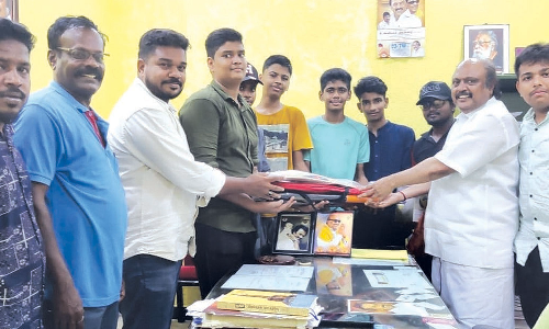 இளைஞர்களுக்கு விளையாட்டு உபகரணங்கள்  அனிபால் கென்னடி எம்.எல்.ஏ. வழங்கினார்