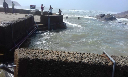 கன்னியாகுமரி முக்கடல் சங்கமத்தில் இரும்பு சங்கிலி பாதுகாப்பு வளையம்