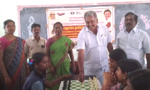 சதுரங்க ஒலிம்பியாட் போட்டியில் 18 மாணவ-மாணவிகள் தேர்வு