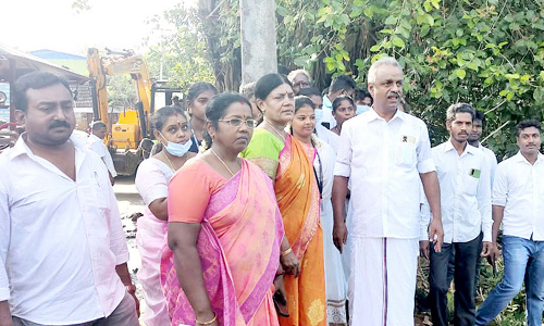 வேதாரண்யம் அரியாண்டிகுளத்தில் தூய்மை பணி