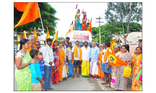 தேன்கனிக்கோட்டை பக்தர்கள் திருப்பதிக்கு பாதயாத்திரை