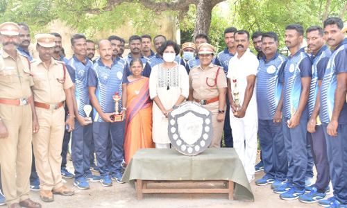 புதுக்கோட்டையில் ரூ.5.57 லட்சம் மதிப்பில் தீயணைப்பு , மீட்பு கருவிகள் - கலெக்டர் கவிதா ராமு வழங்கினார்