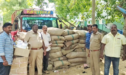 ஜெயங்கொண்டத்தில் லாரியில் கடத்தப்பட்ட 5 டன் புகையிலை பொருட்கள் சிக்கியது