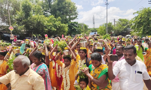 கீரமங்கலம் முத்துமாரியம்மனுக்கு பால்குட திருவிழா - நாளை தேரோட்டம்