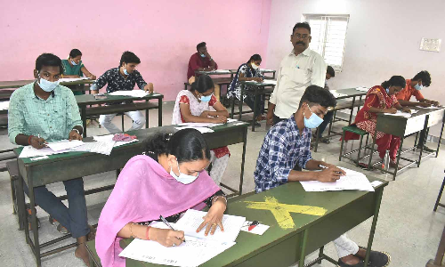 201 மையங்களில் குரூப்-4 தேர்வு எழுதினர்