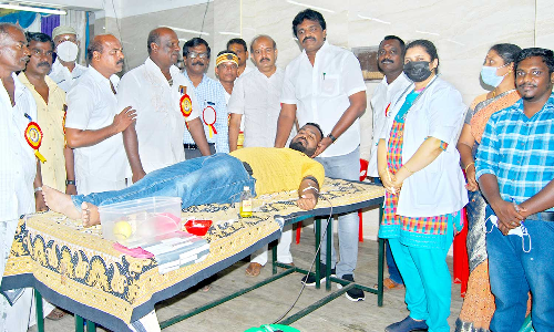 காமராஜர் பிறந்தநாளையொட்டி ரத்ததான முகாம்