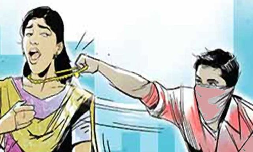 விருத்தாசலத்தில்  நடந்து சென்ற  வங்கி பெண்  ஊழியரிடம்  தாலி செயின் பறிப்பு