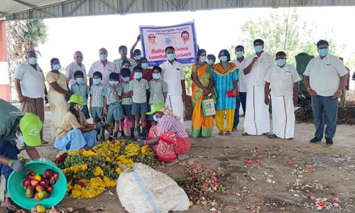 சங்கராபுரத்தில்   பேரூராட்சி மன்றம் சார்பில் இயற்கை உரம் தயாரிக்கும் பணி  மாணவர்கள் பார்வையிட்டனர்