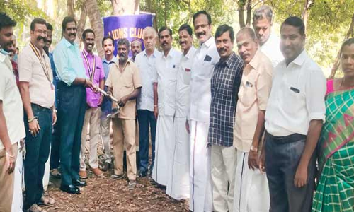 வத்தலக்குண்டுவில் துப்புரவு பணியாளர்களுக்கு தளவாட பொருட்கள்