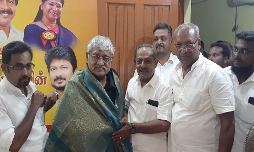 கலால் வரியை விதித்து பெட்ரோல் விலையை மத்திய அரசு உயர்த்துகிறது - குளச்சலில் சுப வீரபாண்டியன் பேச்சு