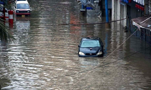 பாகிஸ்தானில் பலத்த மழை: 100-க்கும் மேற்பட்ட வீடுகளை வெள்ளம் அடித்து சென்றது