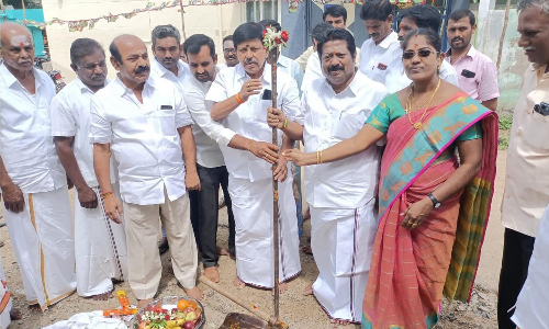 பாலிநாயனப்பள்ளியில்  ரூ.8 லட்சத்தில் கழிவுநீர்  கால்வாய் அமைக்க பூமிபூஜை