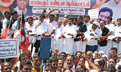 வேலூரில் அ.தி.மு.க. ஆர்ப்பாட்டம்