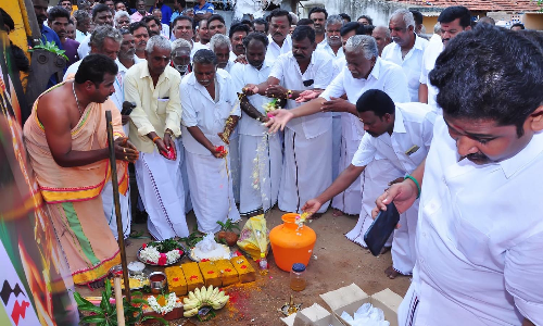 ராயக்கோட்டை அருகே  ரூ.1.11 கோடி மதிப்பில் தார் சாலை அமைக்கும் பணி