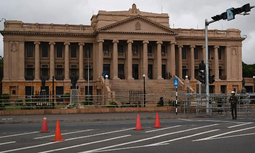 இலங்கை அதிபர் மாளிகையில் திருடிய 3 பேர் கைது