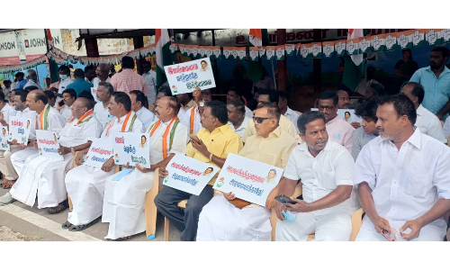 புதுவை காங்கிரசார் சத்யாகிரக போராட்டம்