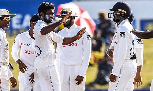 ரமேஷ் மெண்டிஸின் சுழலில் சிக்கிய பாகிஸ்தான் அணி - 231 ரன்னில் ஆல் அவுட்