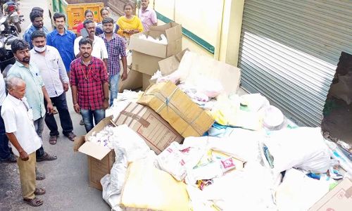 ரூ.4 லட்சம் மதிப்புள்ள பிளாஸ்டிக் பைகள் பறிமுதல்