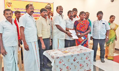 திருச்செந்தூரில் பனை மரத் தொழிலாளர்கள் நலவாரிய உறுப்பினர்கள் சேர்க்கை முகாம்-வாரிய தலைவர் எர்ணாவூர் நாராயணன் தொடங்கி வைத்தார்