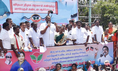 கடையநல்லூரில் அ.தி.மு.க.வினர் ஆர்ப்பாட்டம்