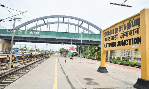 காட்பாடி ரெயில் நிலையத்தில் நடந்து வரும் பணிகளை விரைந்து முடிக்க உத்தரவு