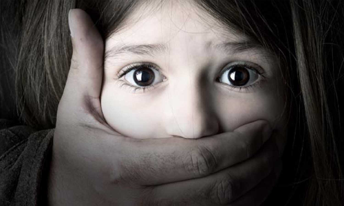 ஓசூர் அருகே  சிறுமியை கடத்திய வாலிபர்