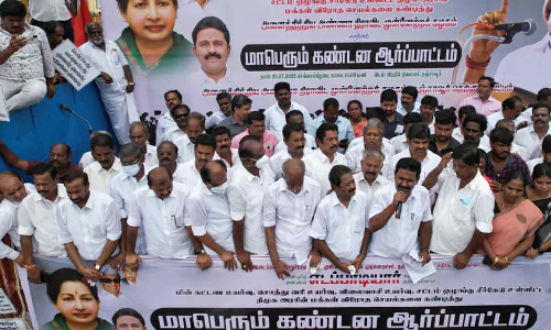 தஞ்சையில் மின்கட்டண உயர்வை கண்டித்து அ.தி.மு.க. ஆர்ப்பாட்டம்