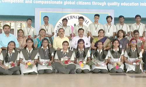 சி.பி.எஸ்.இ. தேர்வில் மாணவர்கள் சாதனை