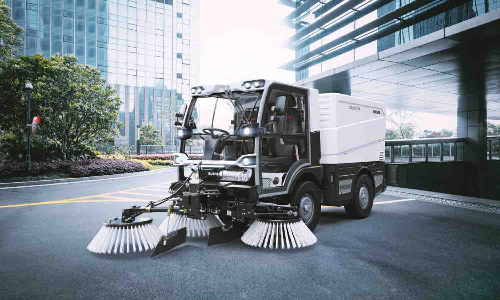 உடுமலை நகராட்சியில் சாலைகளை  சுத்தம் செய்ய நவீன வாகனம்